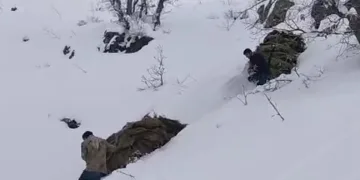 Hakkari’de besicilerin zorlu kış mesaisi