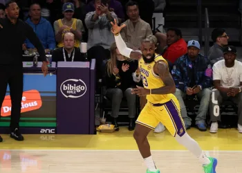 LeBron James, NBA’de 50 bin sayı barajını geçen ilk isim oldu