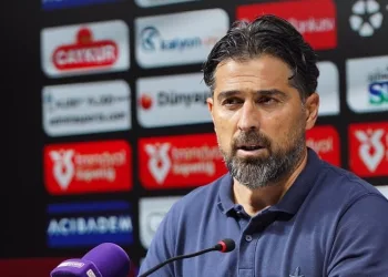 Çaykur Rizespor, İlhan Palut’un görevinin başında olduğunu açıkladı