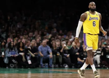 NBA’de Lakers, LeBron James’in son saniye basketiyle kazandı