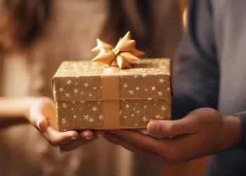 Burçlara Göre Alınacak En İyi Hediyeler: Mükemmel Hediye Seçimi İçin Astrolojik Rehber