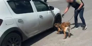 Aracın tabanında 1 kilo 706 gram uyuşturucu madde ele geçirildi