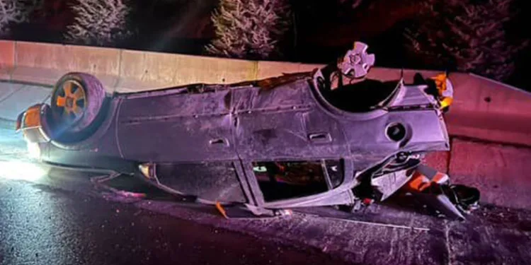 Isparta’da kontrolden çıkan araç takla attı: 3 yaralı