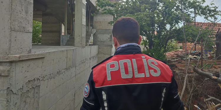 İnşaattan düşen işçi yaralandı