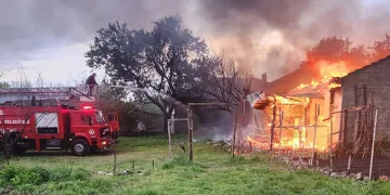 Edirne’de arı kovanlarının bulunduğu depo alev alev yandı