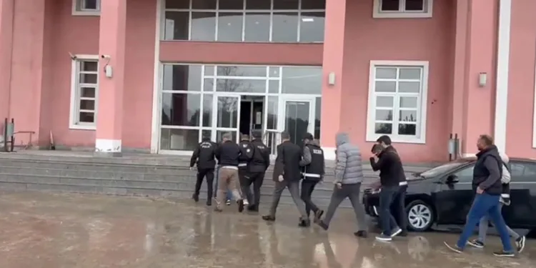 Motorlu taşıtlar sınavında kopya operasyonu