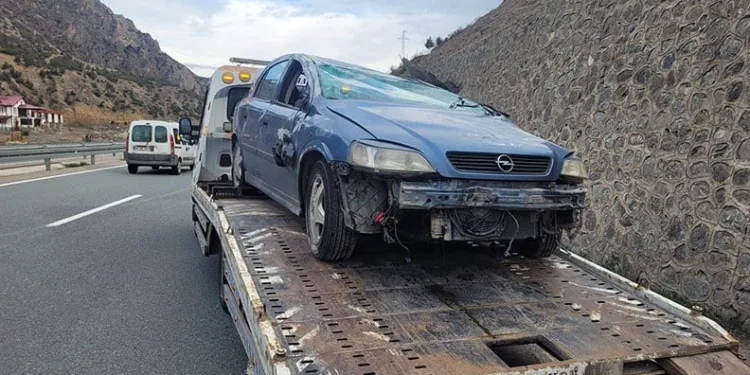 Gümüşhane’de ters dönen otomobilin sürücüsü yaralandı