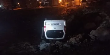 Mardin’de kamyonet devrildi: 1 yaralı