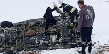 Bingöl’de hasta taşıyan ambulans kaza yaptı: 5 yaralı