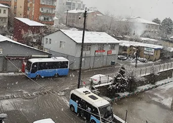 Nisanda lapa lapa kar yağışı