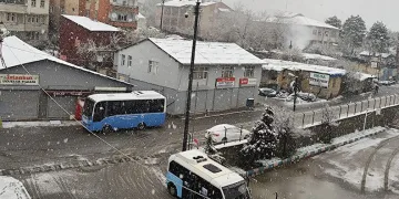 Nisanda lapa lapa kar yağışı