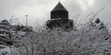 Kars beyaz gelinliğini giydi