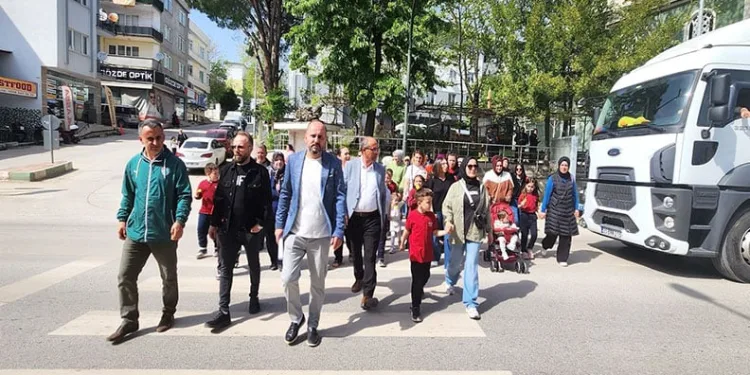 Bursa’da CHP seçim aracı alev alev yandı