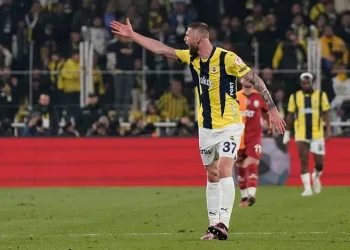 Fenerbahçe, bu sezonki 4. derbisini de kazanamadı