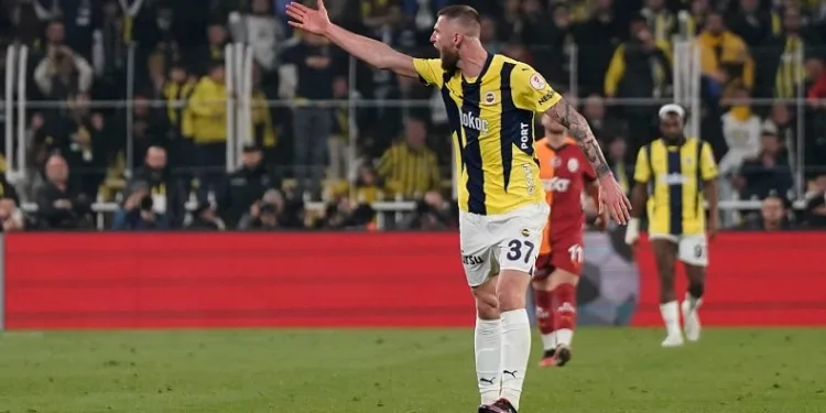 Fenerbahçe, bu sezonki 4. derbisini de kazanamadı