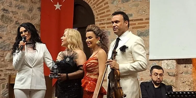 Zeki Müren Kültür ve Yaşatma Derneğinden anlamlı etkinlik