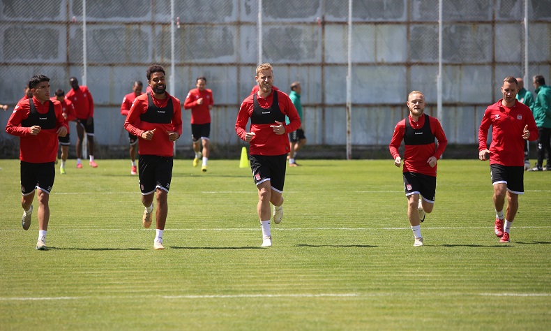 Rıza Çalımbay'ın futbolcuları