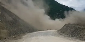 Artvin-Şavşat Karayolu’nda heyelan