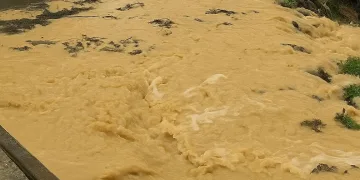 Tokat’ta köy yolu nehre döndü