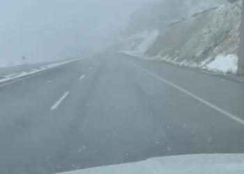 Yüksekova-Van karayolunda yoğun kar yağışı