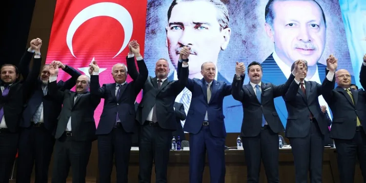Yenişehir ve Karacabey Belediyeleri AK Parti’ye geçti