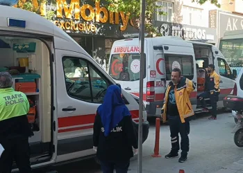 Kütahya’da özel halk otobüsü ile elektrikli bisiklet çarpıştı: 3 yaralı