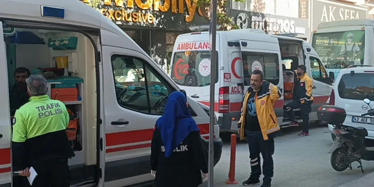 Kütahya’da özel halk otobüsü ile elektrikli bisiklet çarpıştı: 3 yaralı