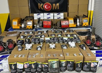 Piyasa değeri 1 milyon lira olan kaçak sigara ve malzemesi ele geçirildi