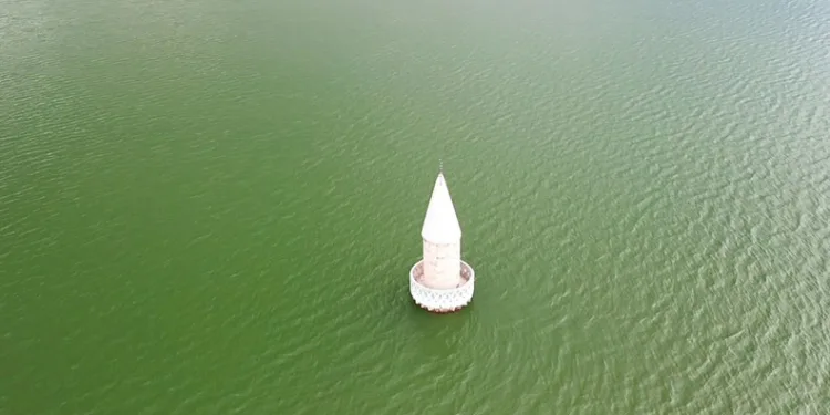 Kars’ta baraj kapakları kapatıldı, köy sular altında kaldı