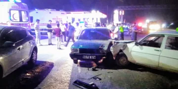 Adıyaman’da, iki otomobil çarpıştı: 5 yaralı