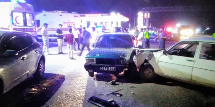 Adıyaman’da, iki otomobil çarpıştı: 5 yaralı