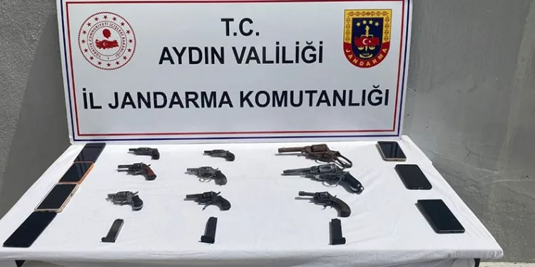 Aydın’da silah ticareti jandarma ekiplerine takıldı