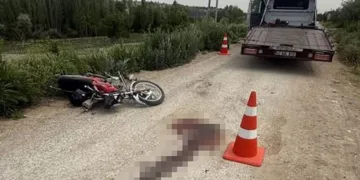 Ehliyetsiz sürücünün çarptığı motosikletli hayatını kaybetti