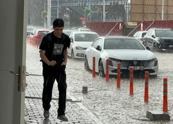 Malatya’da sağanak yağış hayatı felç etti