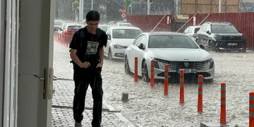Malatya’da sağanak yağış hayatı felç etti