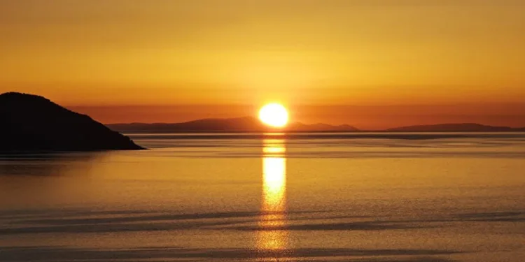 Van Gölü’nde muhteşem gündoğumu