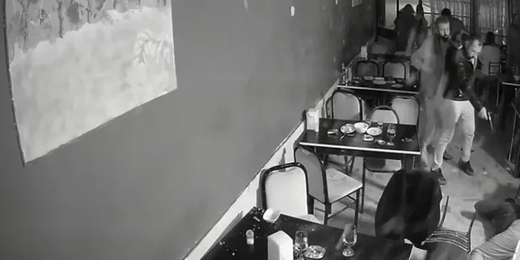 Restoranda kurşun yağdırdı