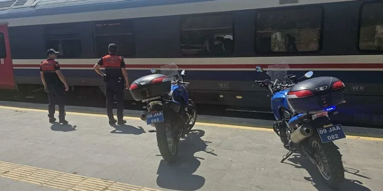 Uyuşturucu satıcısı trende yakalandı