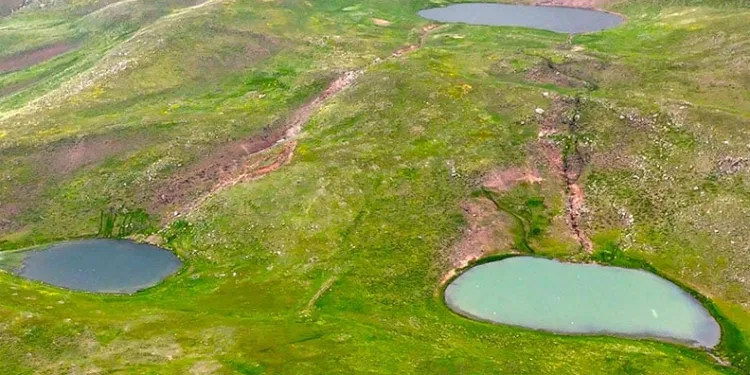Van’da 2 bin 700 rakımdaki Yıldız Gölleri görüntülendi