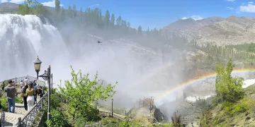 Tortum şelalesi coştu