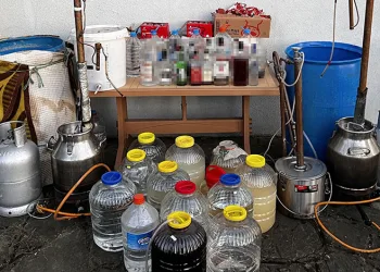 Sinop’ta kaçak alkol operasyonu: 3 gözaltı