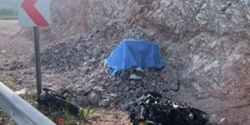 Manisa’da motosiklet yoldan çıktı: 1 ölü, 1 yaralı