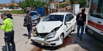 Çorum’da iki otomobil çarpıştı: 8 yaralı