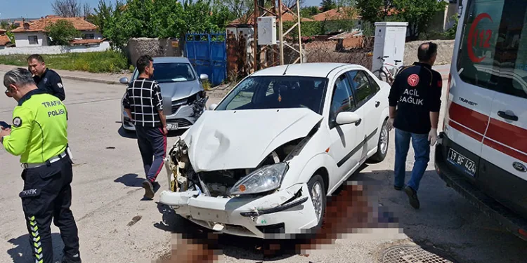 Çorum’da iki otomobil çarpıştı: 8 yaralı