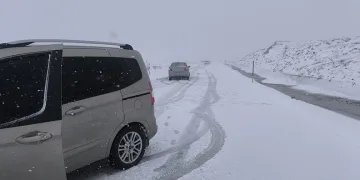 Palandöken geçidinde ulaşıma kar ve tipi engeli
