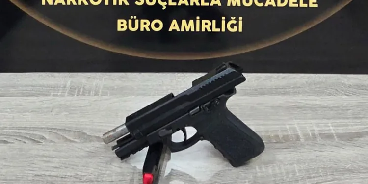 Bingöl’de ruhsatsız tabanca ve esrar ele geçirildi