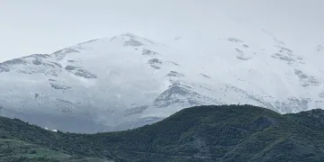 Nemrut ve yüksek kesimler beyaza büründü