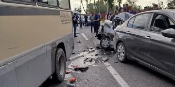 İşçi servisi kırmızı ışıkta bekleyen araçlara çarptı: 14 yaralı