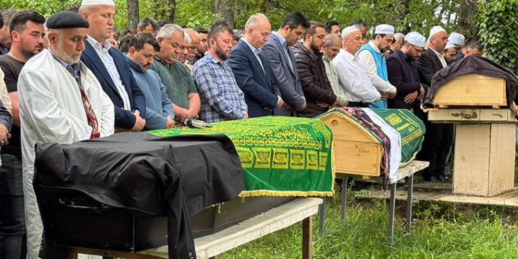 Aynı evden 3 cenaze