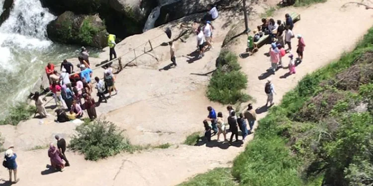 Dede-torun fotoğraf çektirirken Melendiz Çayı’na düştü